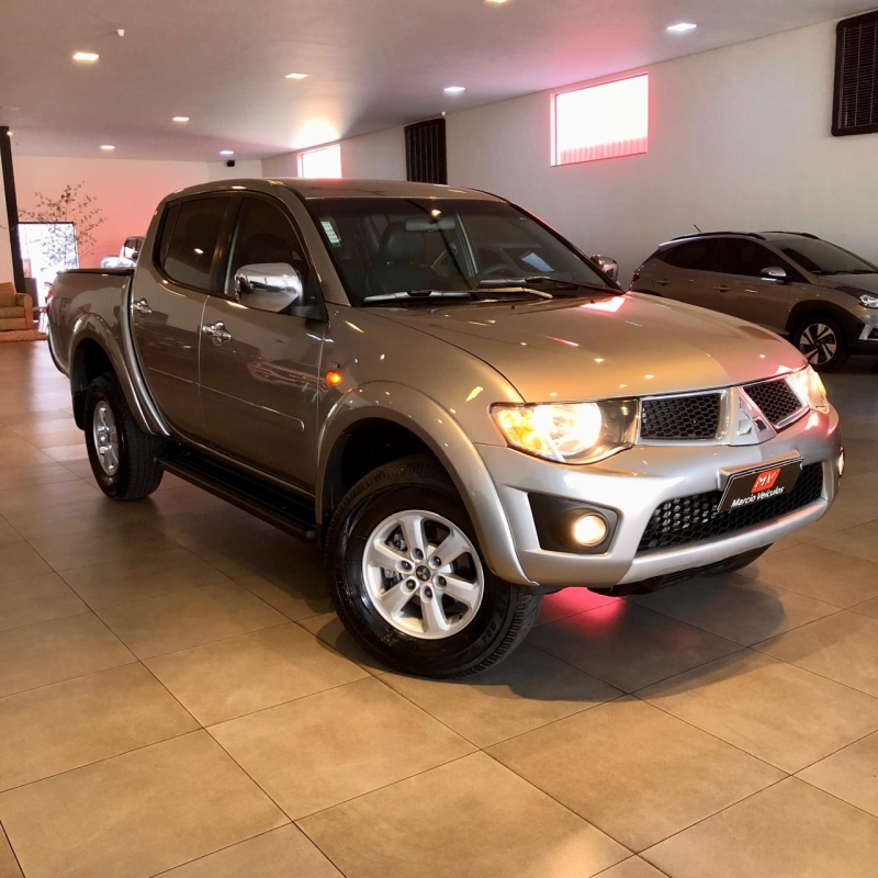 Produto l-200-triton-32-cd-hpe-automatica-4x4-2012